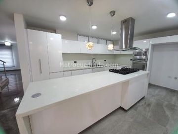 CASA EN ARRIENDO EN QUINTAS DE DON SIMON