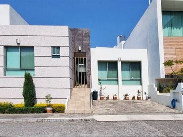 CASA DE UN NIVEL EN VENTA EN FRACCIONAMIENTO PRIVADO PUNTALBA ✨🏡  Vive con la comodidad de una casa de una sola planta