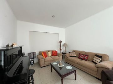 CASA DE UN NIVEL EN VENTA EN FRACCIONAMIENTO PRIVADO PUNTALBA ✨🏡  Vive con la comodidad de una casa de una sola planta