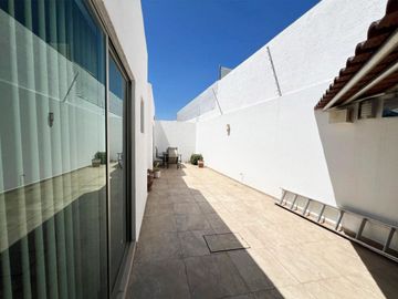 CASA DE UN NIVEL EN VENTA EN FRACCIONAMIENTO PRIVADO PUNTALBA ✨🏡  Vive con la comodidad de una casa de una sola planta