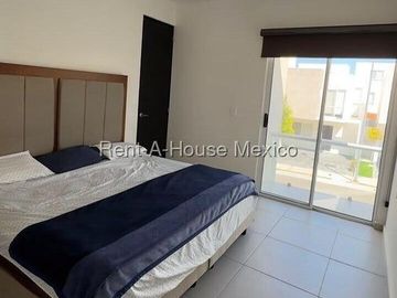 Casa Amueblada en Renta en Paseo San Junípero | Doble Seguridad | 3 rec | 2.5 baños | Jardín YR