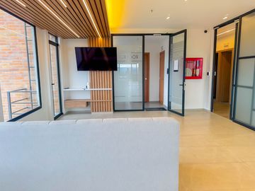 Suite en venta en Edificio Orisoonte, cerca del tranvía | 64,11 m², balcón, parqueadero y bodega
