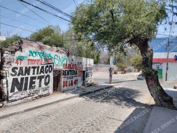 Terreno en renta en Jurica Pueblo en esquina