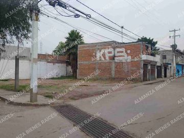 Terreno en renta en Jurica Pueblo en esquina