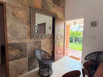 CASA CON ALBERCA EN LOMAS DE COCOYOC
