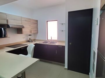 DEPARTAMENTO AMUEBLADO EN RENTA EN LOMAS ALTAS