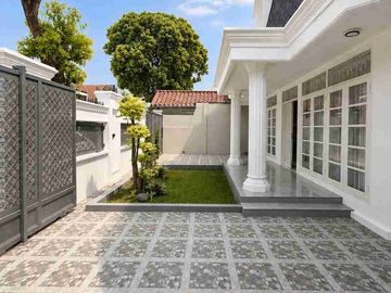 RUMAH BRAND NEW FULLY FURNISHED DI KEBAYORAN BARU