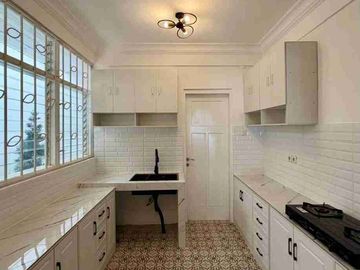 RUMAH BRAND NEW FULLY FURNISHED DI KEBAYORAN BARU