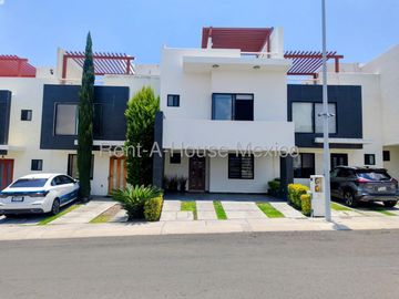 Casa en Venta en Zibatá | Amplio Jardín de 60m², Roof Garden