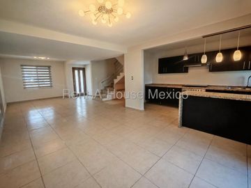 Casa en Venta en Zibatá | Amplio Jardín de 60m², Roof Garden