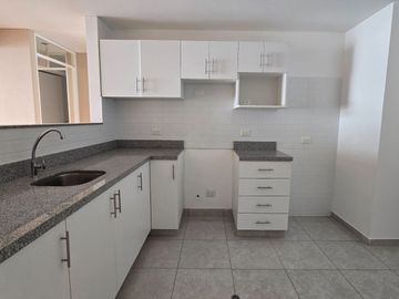Se Vende Departamento de Estreno en Surco – No Paga Alcabala
