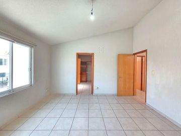CASA EN RENTA EN MILENIO III, Qro. FAMILY ROOM, TERRAZA TECHADA Y COCHERA PARA 3 AUTOS!