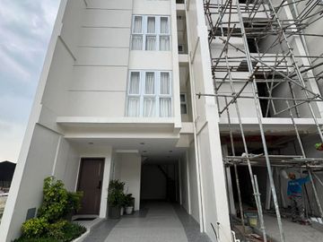 17M-FOR SALE 4 STOREY TOWNHOUSE w/ LOFT PLUS 3 BEDROOMS, LOCATED IN PROJECT 8 QUEZON CITY