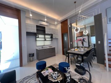 20M-FOR SALE 3 STOREY TOWNHOUSE w/ 3 BEDROOMS PLUS BUILT IN CLOSET, LOCATED IN TANDANG SORA, QUEZON CITY