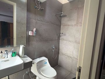 Paling Murah!! Dijual Rumah 3 Lantai Puri 11 Semi Furnished Luas 7X12,5 Dekat Green Lake