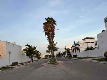 🏡 CASA EN RENTA EN PRIVADA RESIDENCIAL ALTABRISA | TOTALMENTE AMUEBLADA Y EQUIPADA, ZONA NORTE . CON FÁCIL ACCESO A PERIFÉRICO.