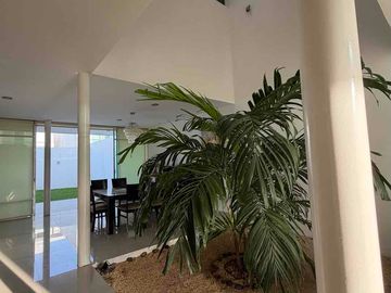 🏡 CASA EN RENTA EN PRIVADA RESIDENCIAL ALTABRISA | TOTALMENTE AMUEBLADA Y EQUIPADA, ZONA NORTE . CON FÁCIL ACCESO A PERIFÉRICO.