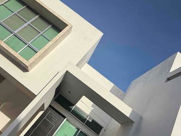 🏡 CASA EN RENTA EN PRIVADA RESIDENCIAL ALTABRISA | TOTALMENTE AMUEBLADA Y EQUIPADA, ZONA NORTE . CON FÁCIL ACCESO A PERIFÉRICO.