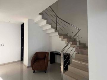 🏡 CASA EN RENTA EN PRIVADA RESIDENCIAL ALTABRISA | TOTALMENTE AMUEBLADA Y EQUIPADA, ZONA NORTE . CON FÁCIL ACCESO A PERIFÉRICO.