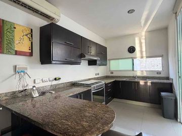 🏡 CASA EN RENTA EN PRIVADA RESIDENCIAL ALTABRISA | TOTALMENTE AMUEBLADA Y EQUIPADA, ZONA NORTE . CON FÁCIL ACCESO A PERIFÉRICO.