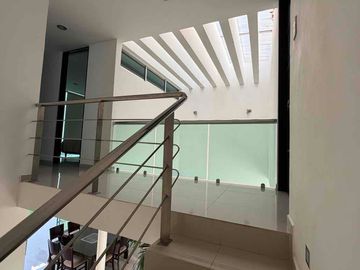 🏡 CASA EN RENTA EN PRIVADA RESIDENCIAL ALTABRISA | TOTALMENTE AMUEBLADA Y EQUIPADA, ZONA NORTE . CON FÁCIL ACCESO A PERIFÉRICO.