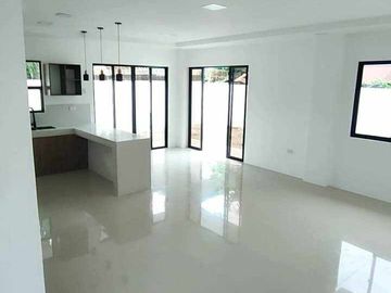 FOR SALE! RFO  House and Lot w/ 4Bedrooms 2-Storey in Brgy Villamonte-AP