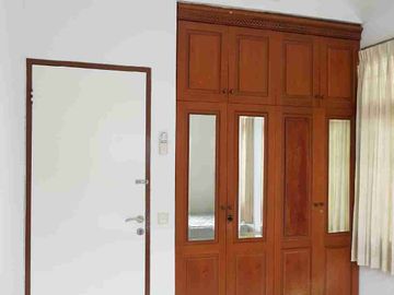 Townhouse Taman Ayu di Lippo Utara