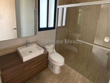 Departamento con 2 recámaras y amenidades - RENTA. Juriquilla