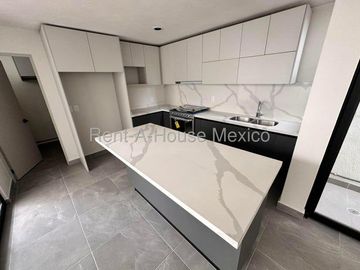 Casa con sala de TV, roof garden, estudio, 3 recámaras - Zibatá. RENTA