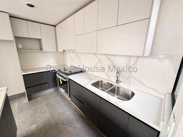 Casa con sala de TV, roof garden, estudio, 3 recámaras - Zibatá. RENTA