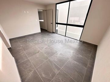 Casa con sala de TV, roof garden, estudio, 3 recámaras - Zibatá. RENTA