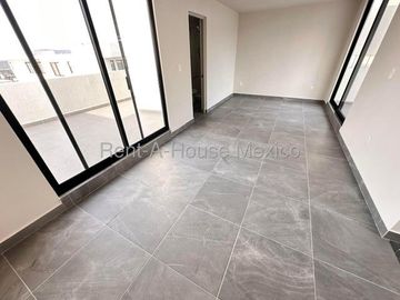 Casa con sala de TV, roof garden, estudio, 3 recámaras - Zibatá. RENTA