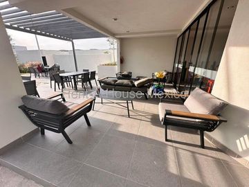 Casa con sala de TV, roof garden, estudio, 3 recámaras - Zibatá. RENTA