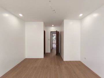For Sale Modern 3 Storey Townhouse in Culiat, Q.C. KSA