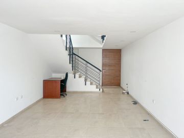 CASA EN RENTA EN LUCENDI RESIDENCIAL UBICADO 3 MINUTOS DE PLAZA SAN DIEGO