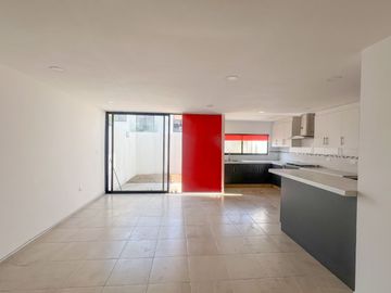 CASA EN RENTA EN LUCENDI RESIDENCIAL UBICADO 3 MINUTOS DE PLAZA SAN DIEGO