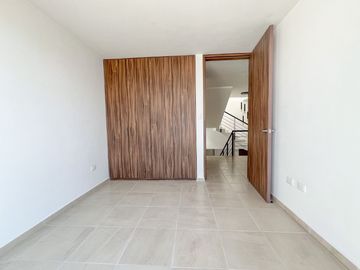 CASA EN RENTA EN LUCENDI RESIDENCIAL UBICADO 3 MINUTOS DE PLAZA SAN DIEGO