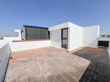 CASA EN RENTA EN LUCENDI RESIDENCIAL UBICADO 3 MINUTOS DE PLAZA SAN DIEGO