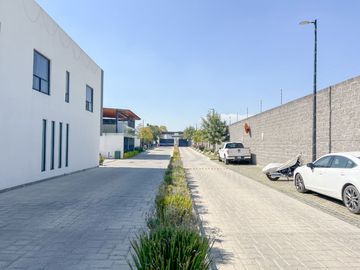 CASA EN RENTA EN LUCENDI RESIDENCIAL UBICADO 3 MINUTOS DE PLAZA SAN DIEGO