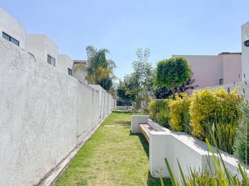 CASA EN RENTA EN LUCENDI RESIDENCIAL UBICADO 3 MINUTOS DE PLAZA SAN DIEGO