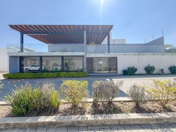 CASA EN RENTA EN LUCENDI RESIDENCIAL UBICADO 3 MINUTOS DE PLAZA SAN DIEGO