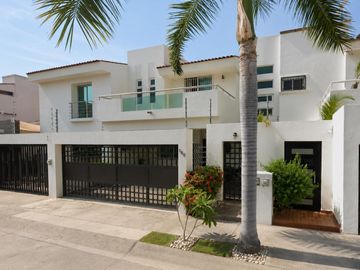 Casa en venta en Rio Cutzmala, Fluvial Vallarta, Puerto Vallarta, Jalisco
