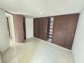 SE ARRIENDA APARTAMENTO VERSALLES