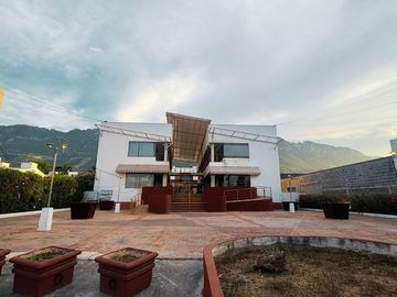 Local Comercial para Oficinas Corporativas en Renta - Ave. Vasconcelos, Col. Mirasierra (500 m²)