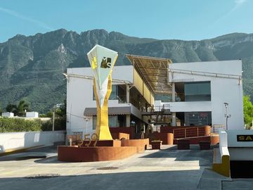 Renta Local 500m2 sobre Ave. Vasconcelos, Col. Mirasierra