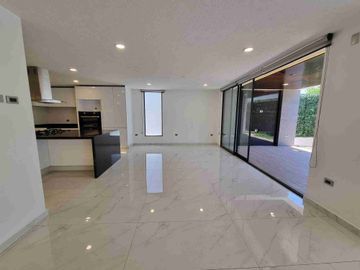 CASA EN VENTA EN ESQUINA EN LOMAS DE ANGELOPOLIS, PUEBLA
