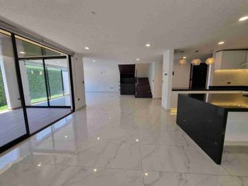 CASA EN VENTA EN ESQUINA EN LOMAS DE ANGELOPOLIS, PUEBLA