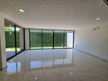 CASA EN VENTA EN ESQUINA EN LOMAS DE ANGELOPOLIS, PUEBLA