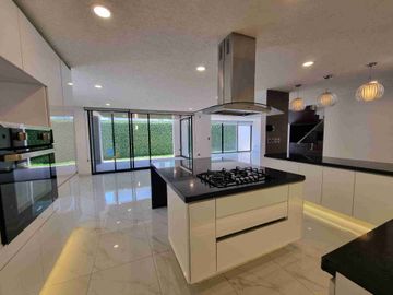 CASA EN VENTA EN ESQUINA EN LOMAS DE ANGELOPOLIS, PUEBLA