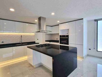 CASA EN VENTA EN ESQUINA EN LOMAS DE ANGELOPOLIS, PUEBLA